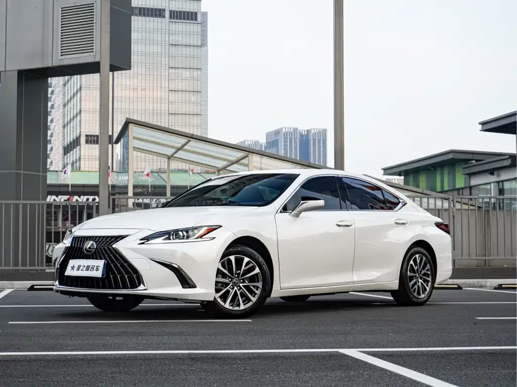 Lexus ES — фото 1