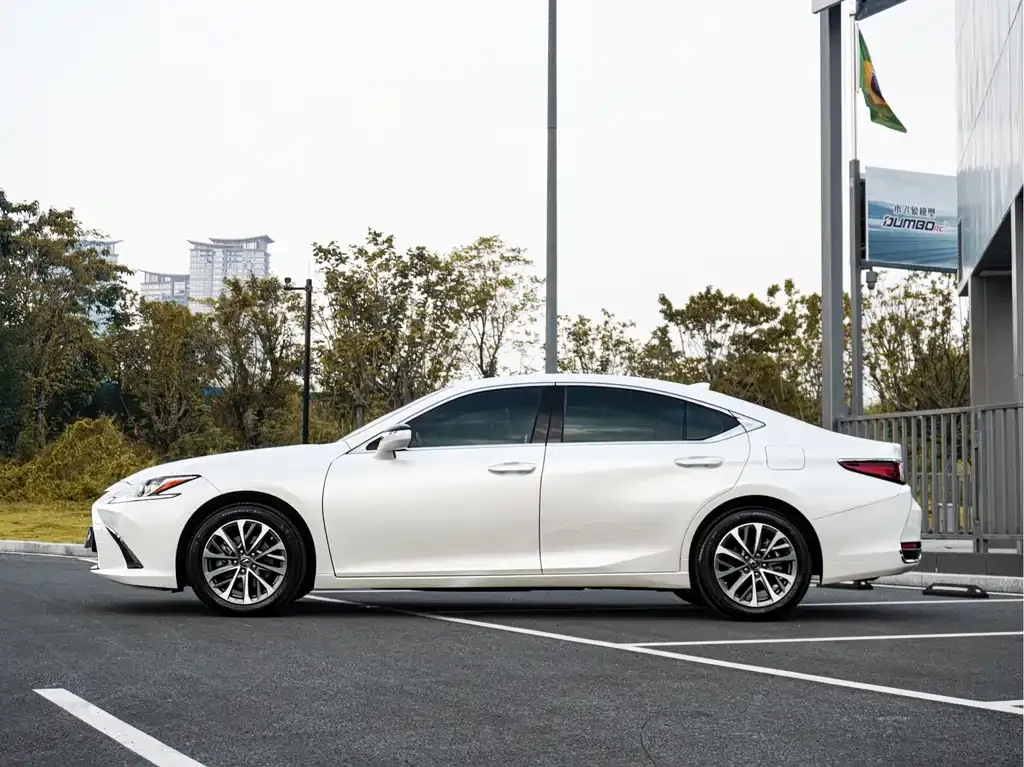 Lexus ES — фото 10