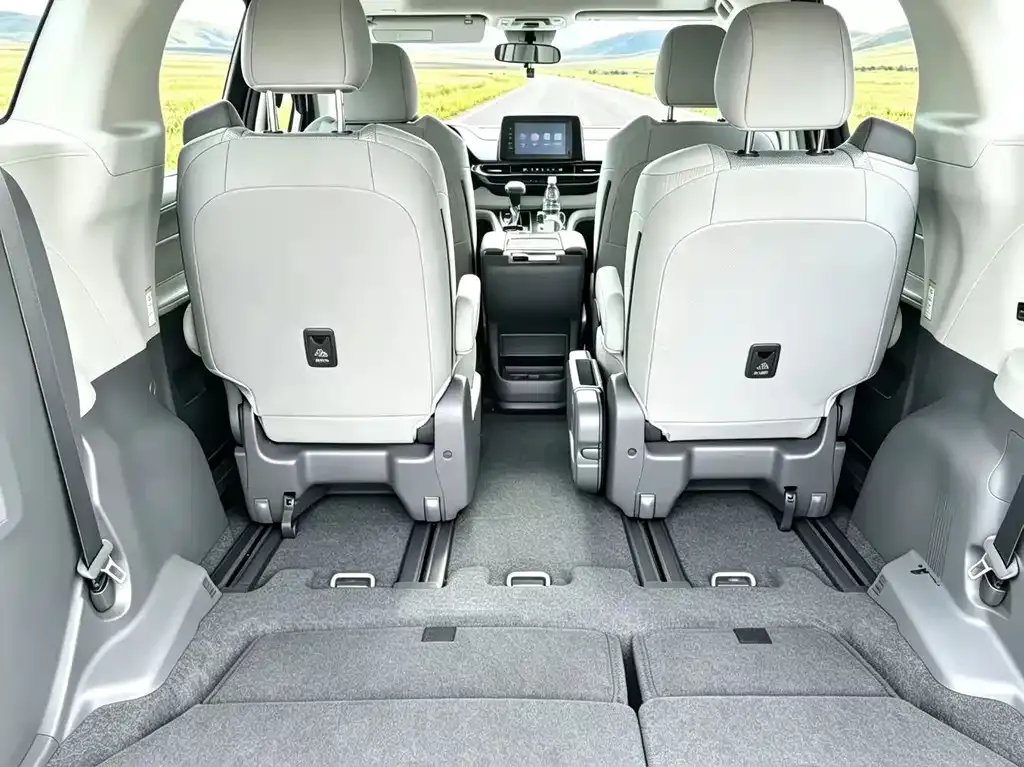 Toyota Sienna — фото 9