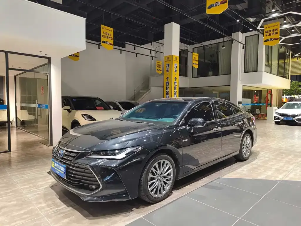 Toyota Avalon — фото 1