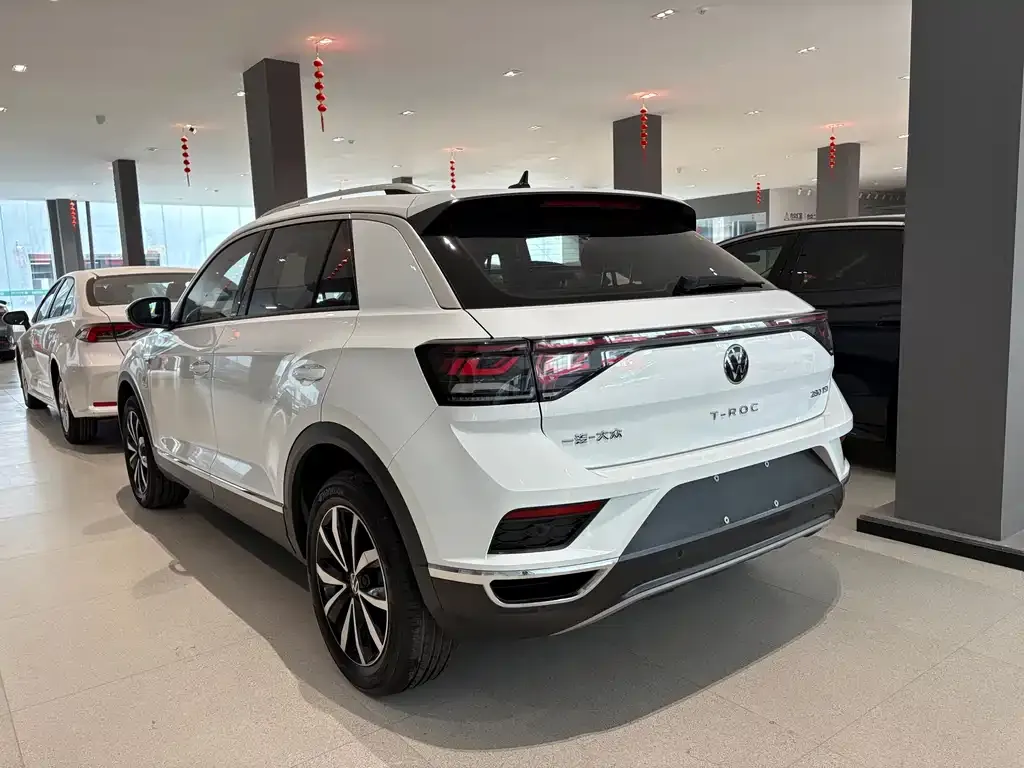 Volkswagen T-Roc — фото 8