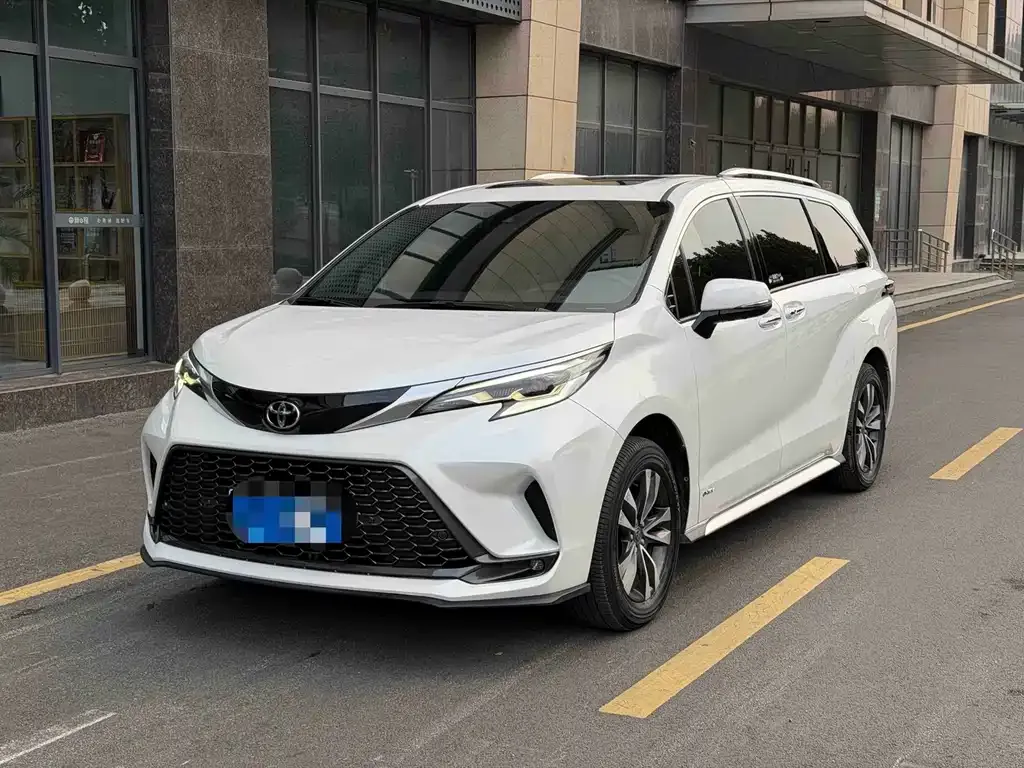 Toyota Granvia — фото 1