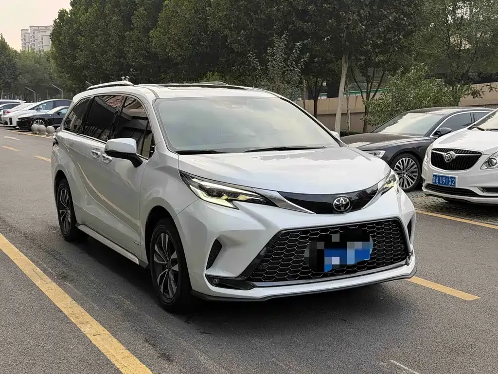 Toyota Granvia — фото 3