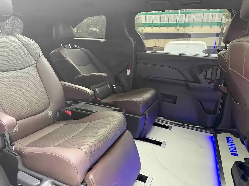 Toyota Granvia — фото 8