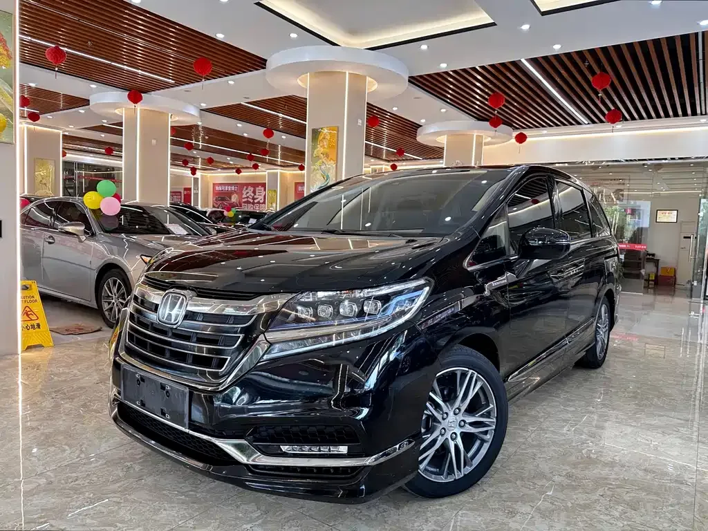 Honda Elysion — фото 1