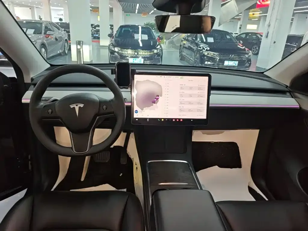 Tesla Model Y — фото 6