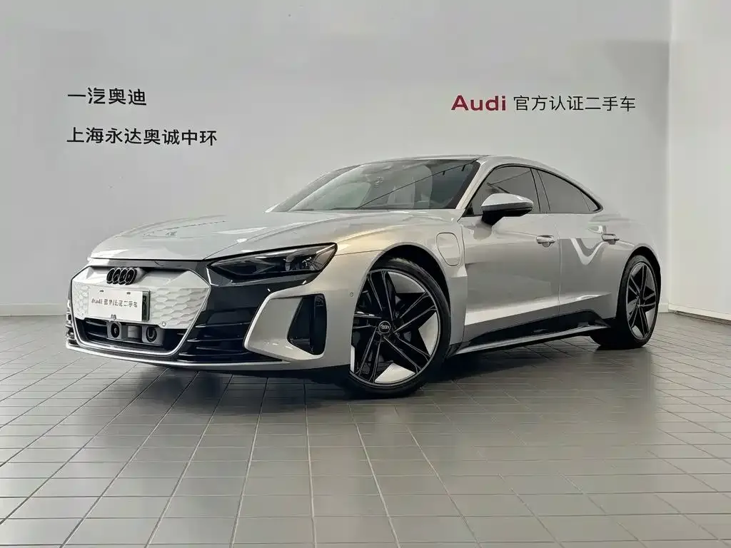 Audi e-tron GT — фото 1