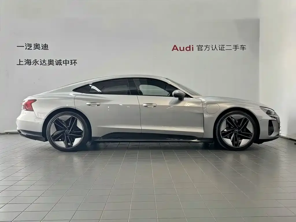 Audi e-tron GT — фото 3