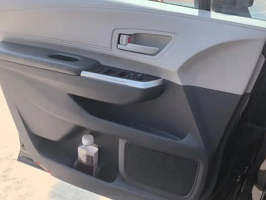 Toyota Granvia — фото 2