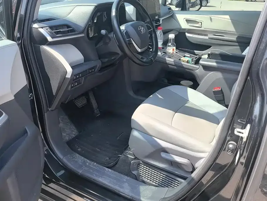 Toyota Granvia — фото 10