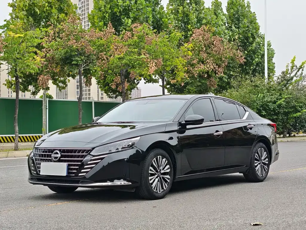 Nissan Teana — фото 1