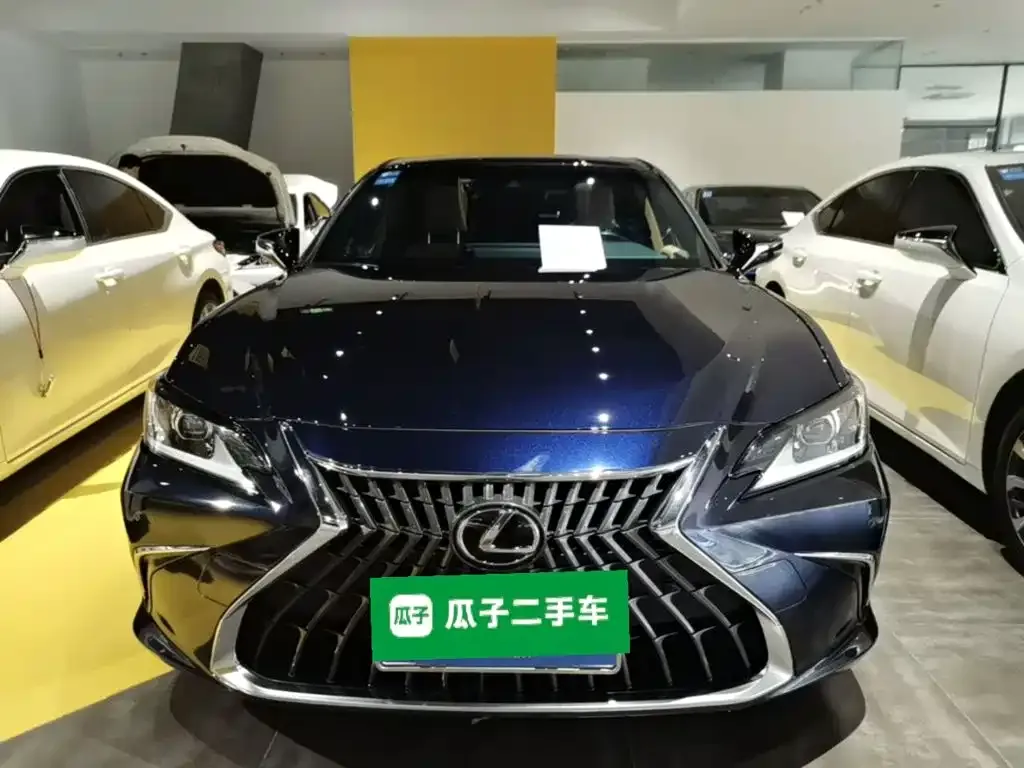 Lexus ES — фото 10