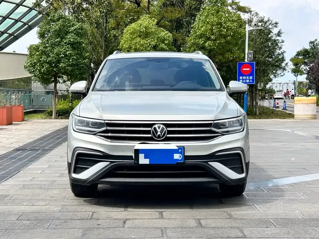 Volkswagen Tiguan L — фото 7