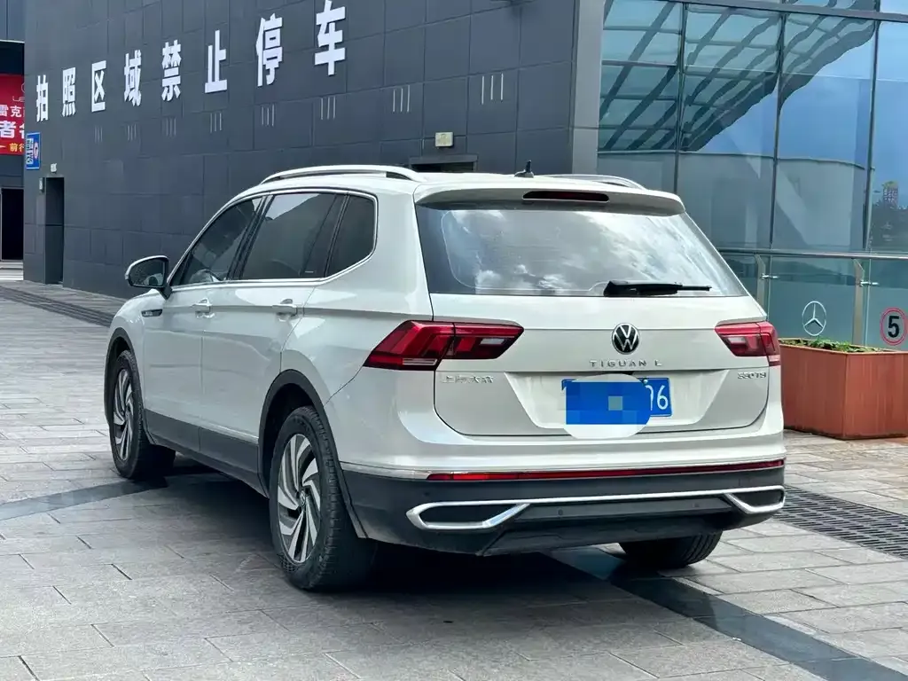 Volkswagen Tiguan L — фото 2
