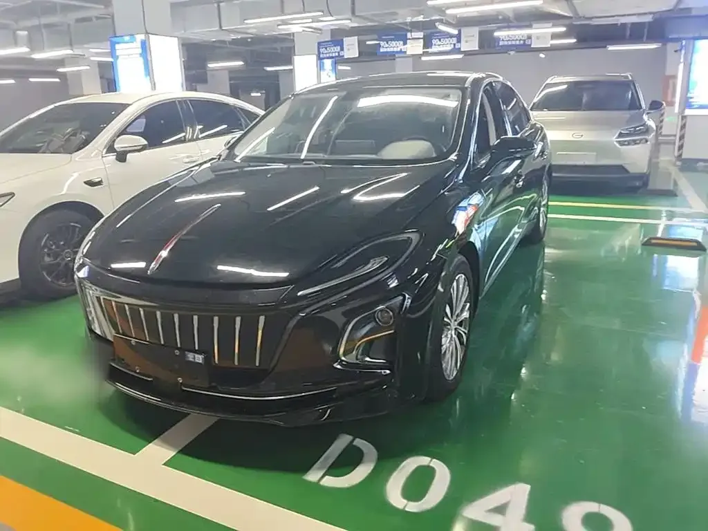 Hongqi E-QM5 — фото 1