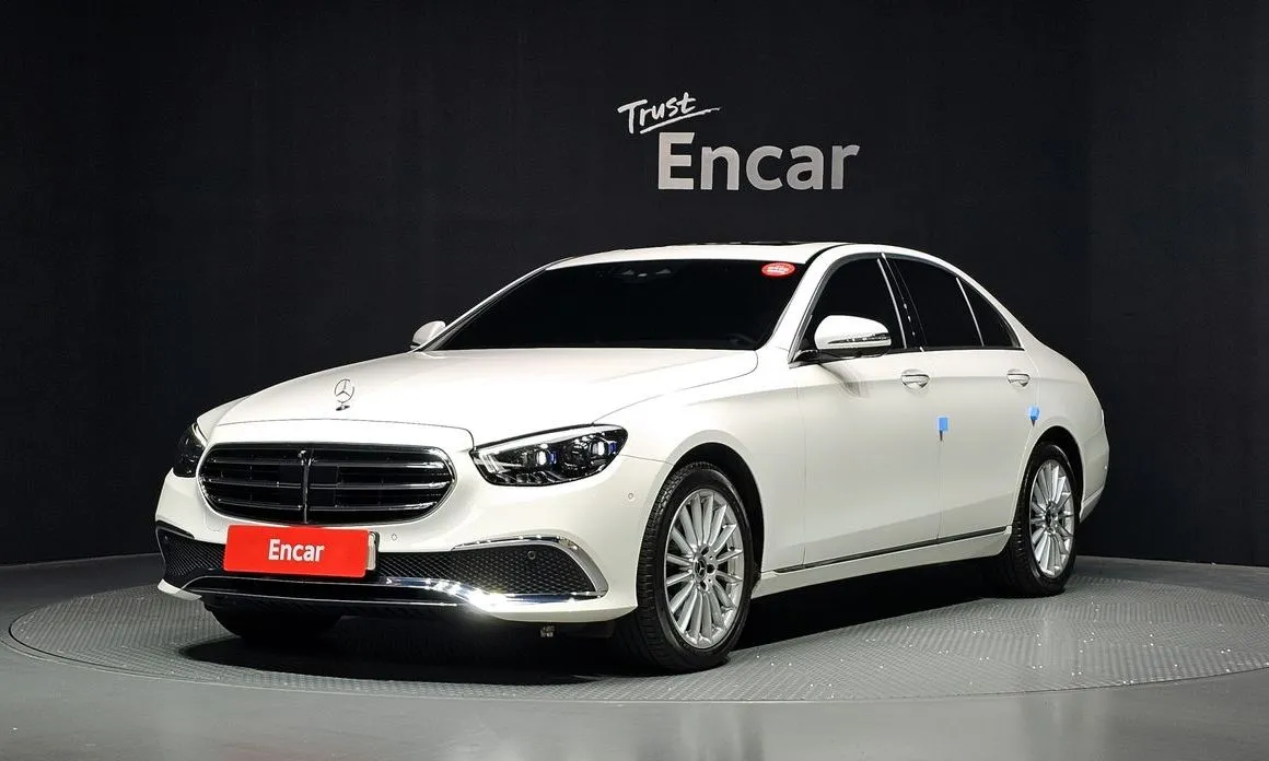 Mercedes-Benz E-Class — фото 1