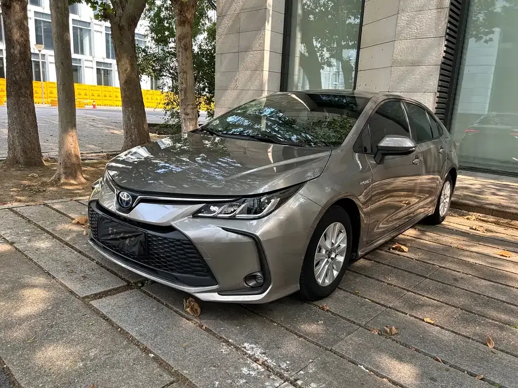 Toyota Corolla — фото 1