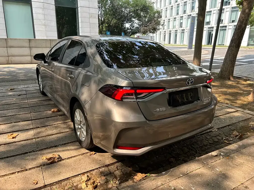 Toyota Corolla — фото 4