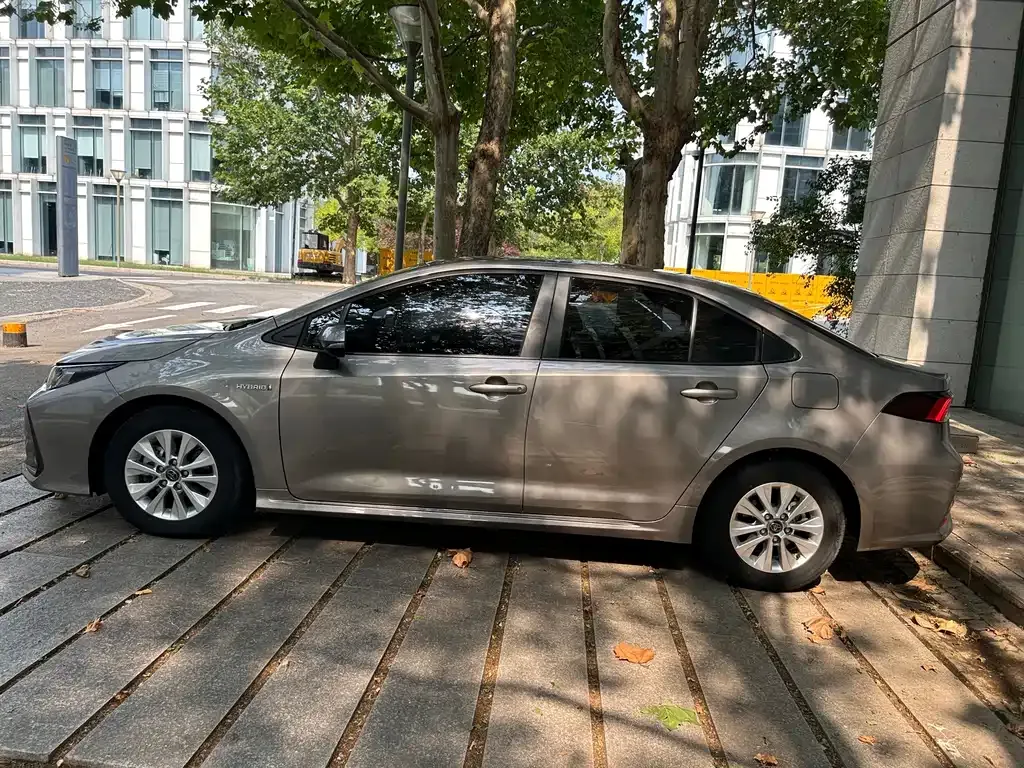Toyota Corolla — фото 8