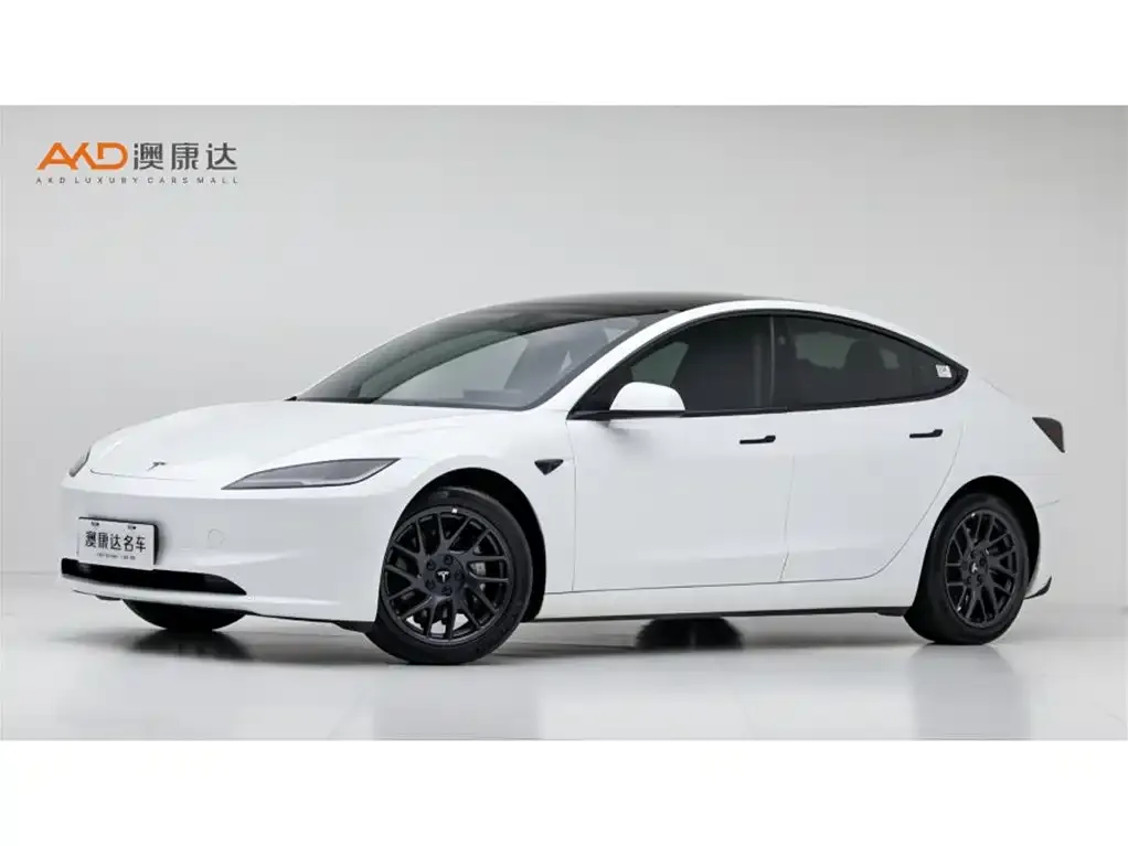 Tesla Model 3 — фото 1