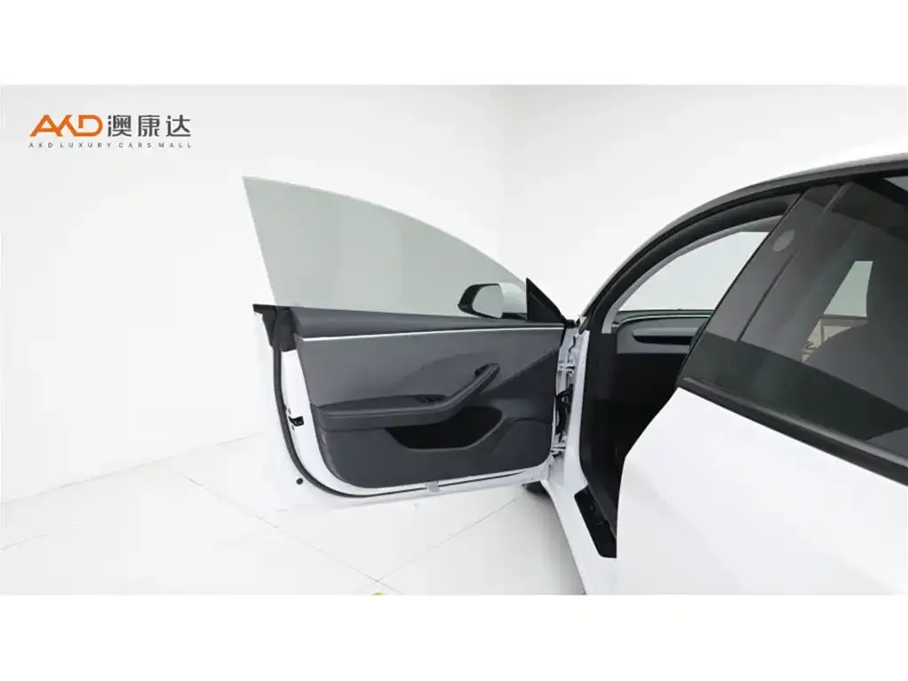 Tesla Model 3 — фото 10