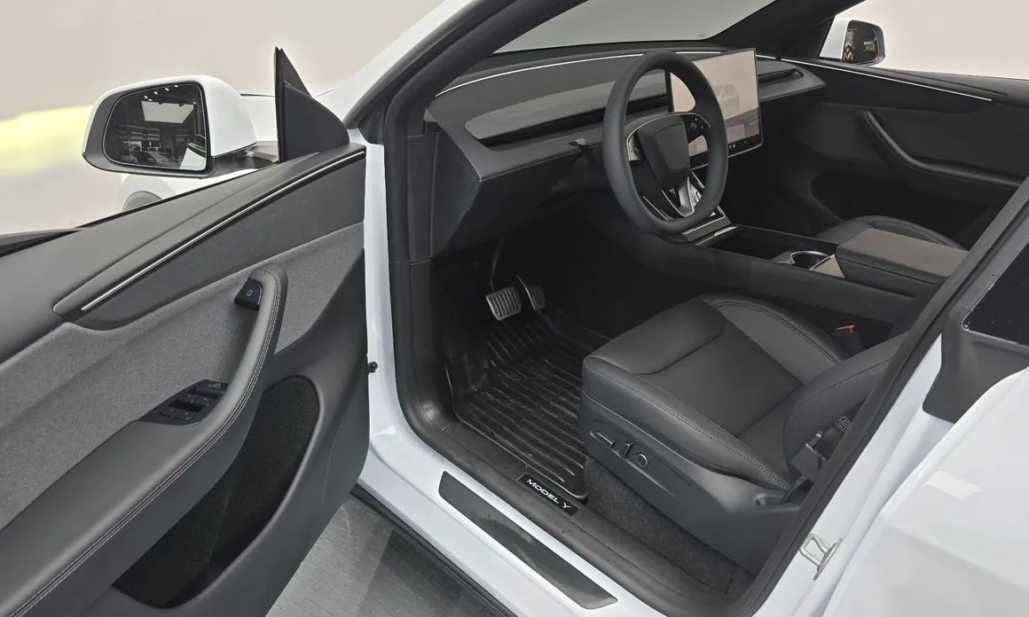 Tesla Model Y — фото 8
