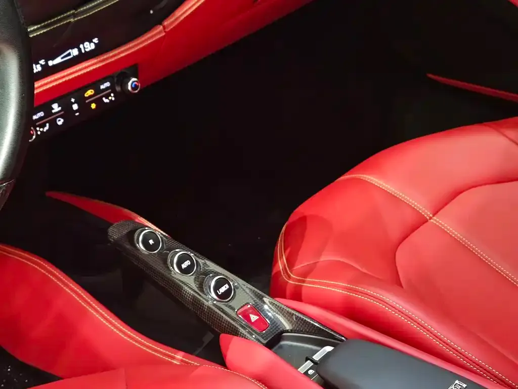 Ferrari F8 — фото 9