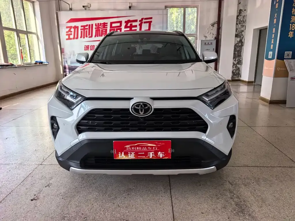 Toyota RAV4 — фото 7