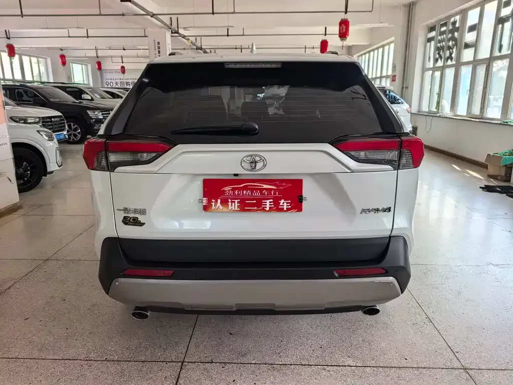 Toyota RAV4 — фото 10