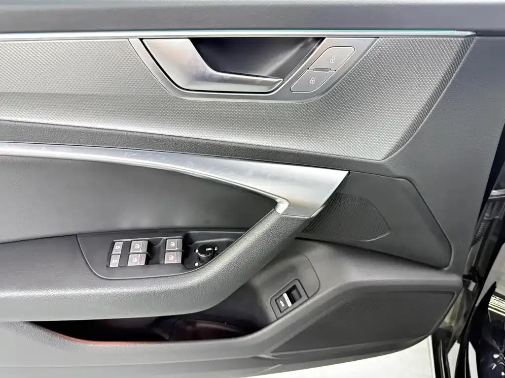 Audi A6L — фото 9