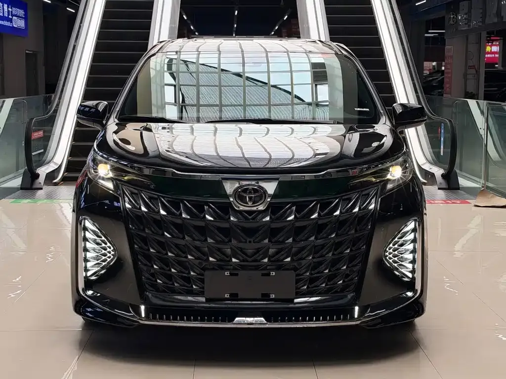 Toyota Granvia — фото 9