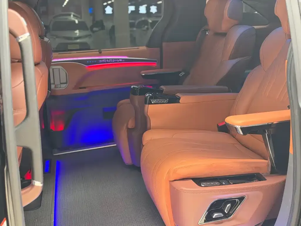 Toyota Granvia — фото 8