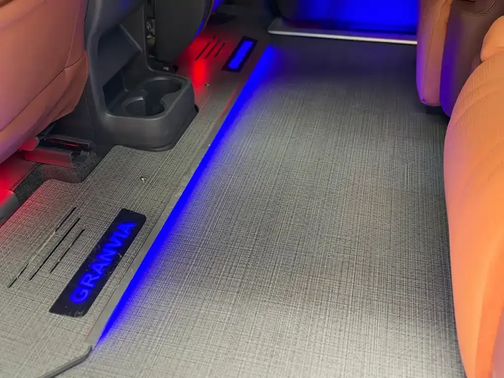 Toyota Granvia — фото 5