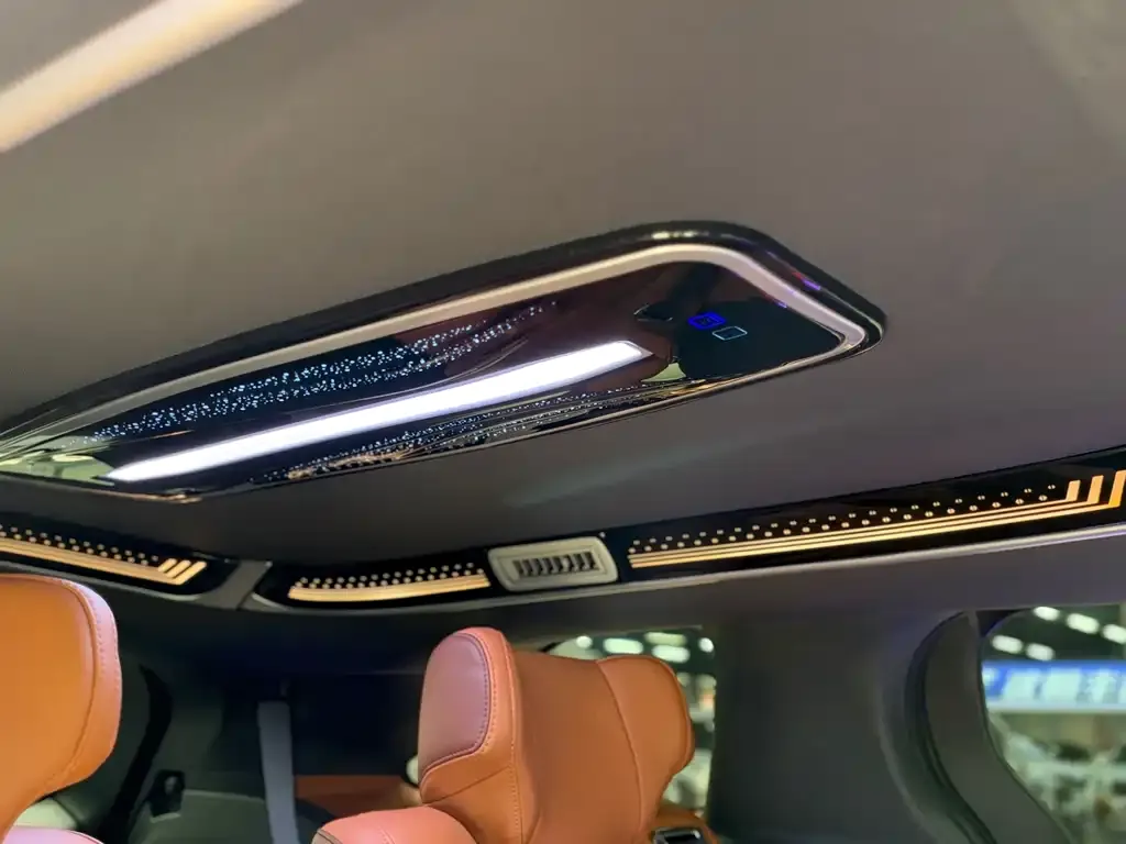 Toyota Granvia — фото 2