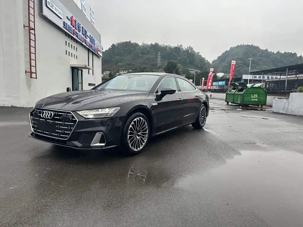 Audi A7L — фото 1