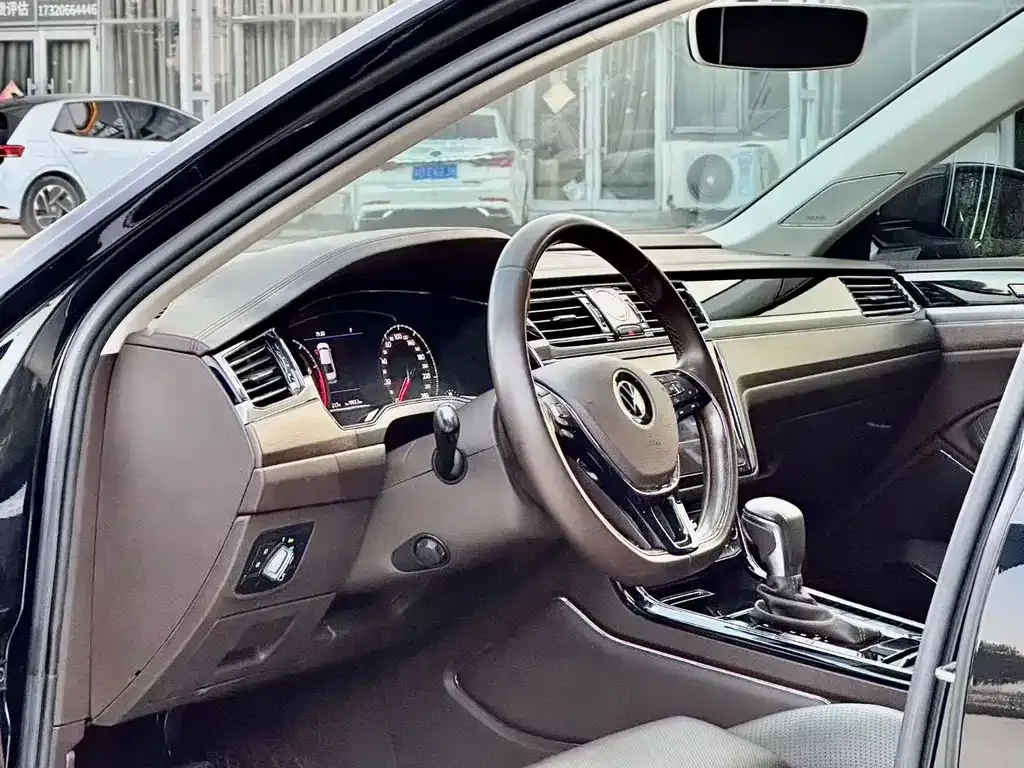 Volkswagen Phideon — фото 8