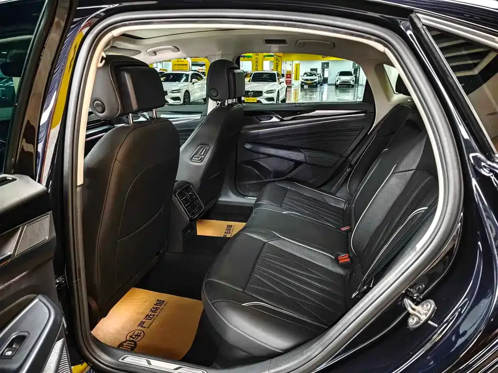 Volkswagen Passat — фото 10
