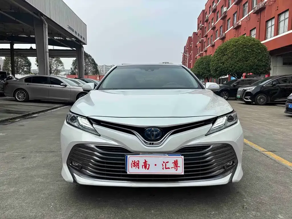 Toyota Camry — фото 9