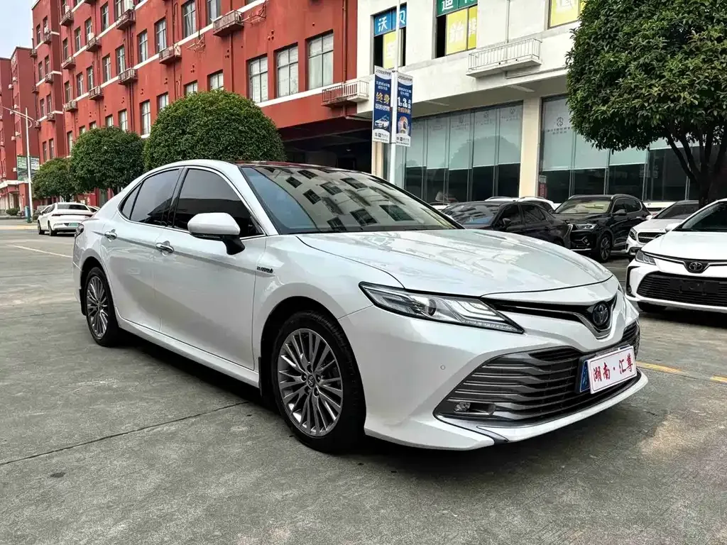 Toyota Camry — фото 8