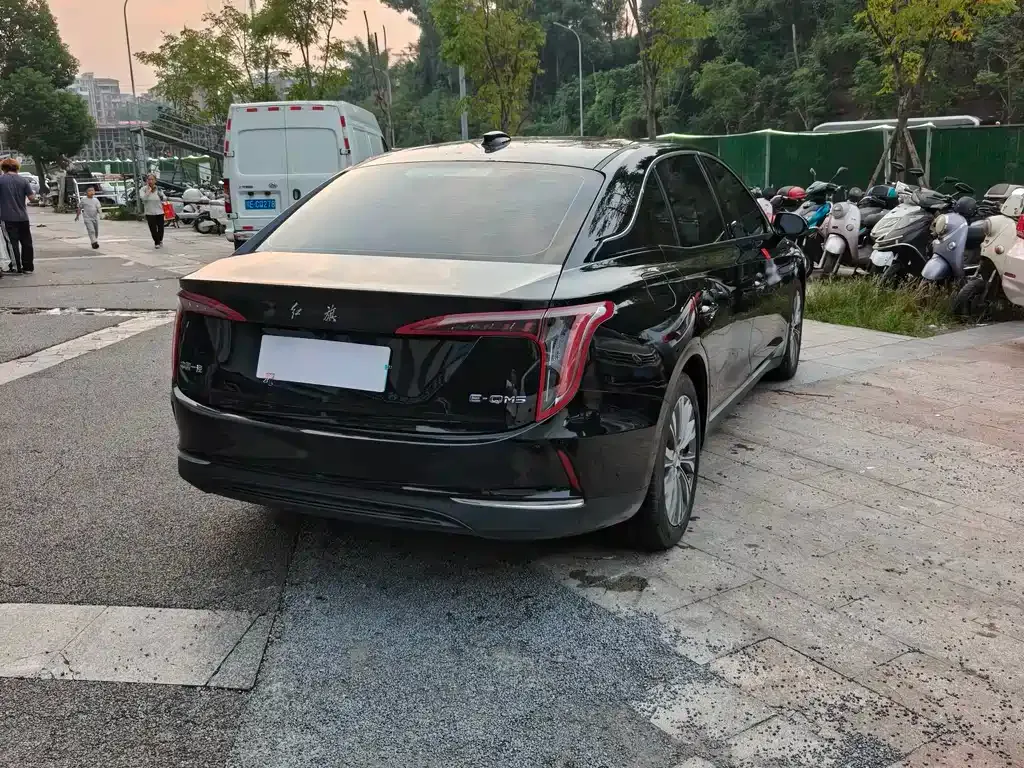 Hongqi E-QM5 — фото 10