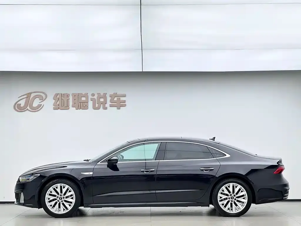Audi A7L — фото 6