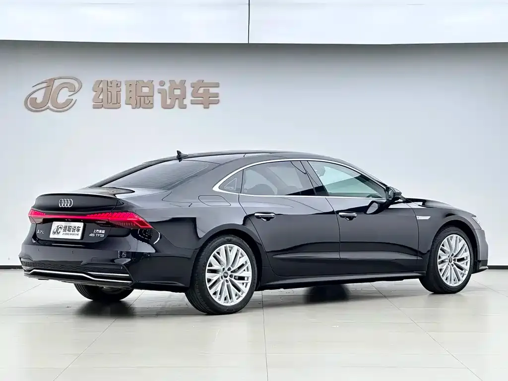 Audi A7L — фото 5