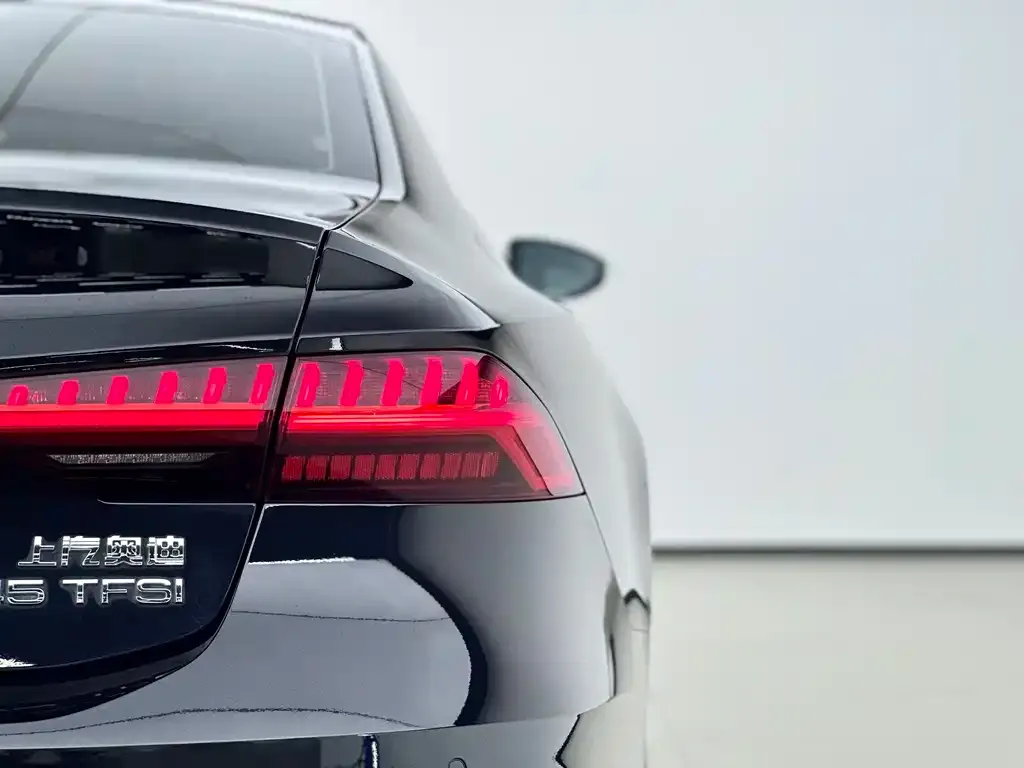 Audi A7L — фото 2
