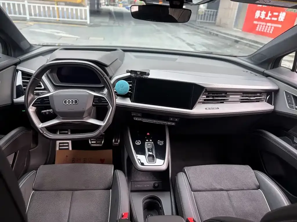 Audi Q5 e-tron — фото 2