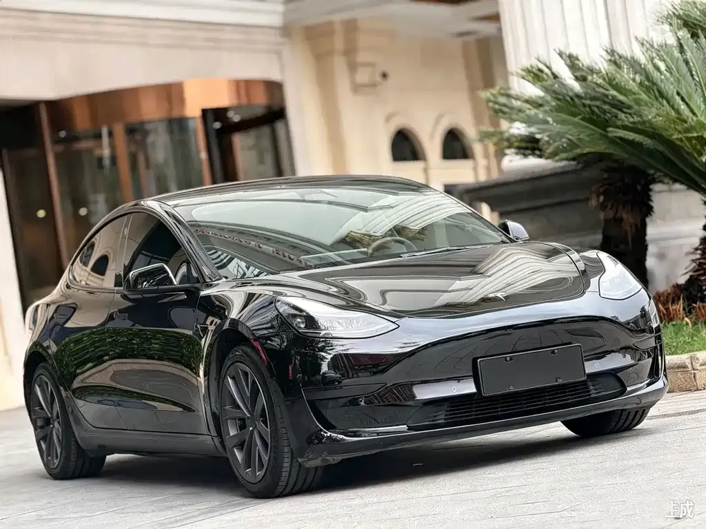 Tesla Model 3 — фото 9