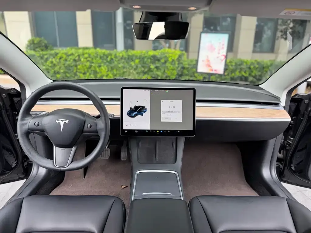 Tesla Model 3 — фото 10