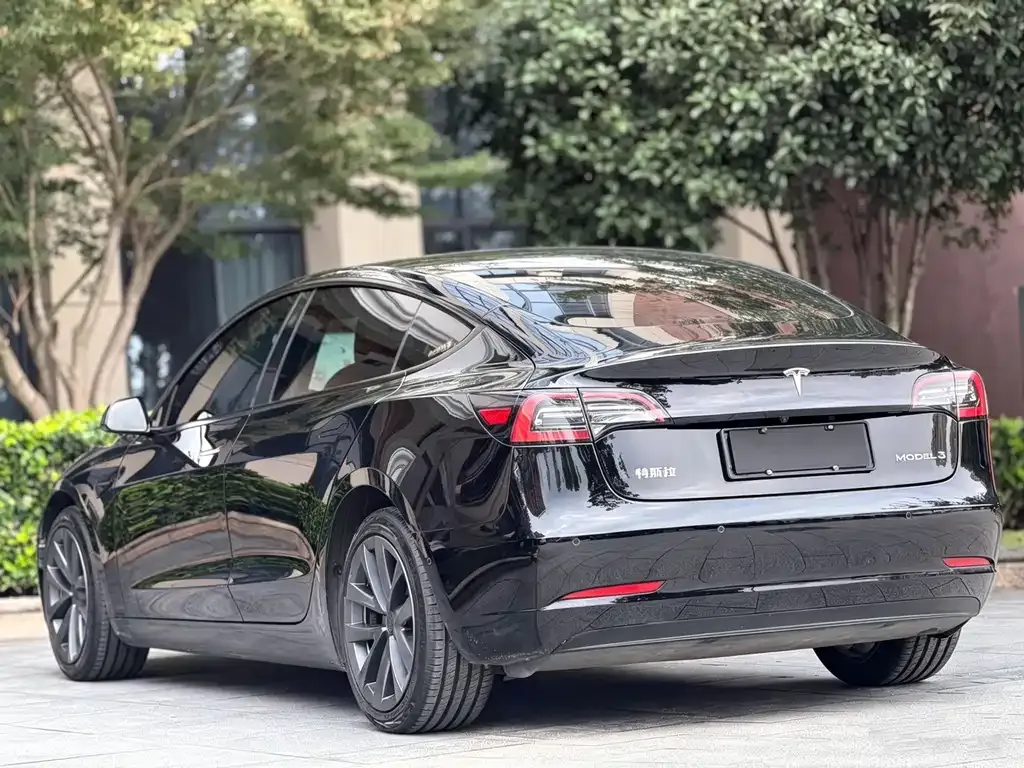 Tesla Model 3 — фото 8