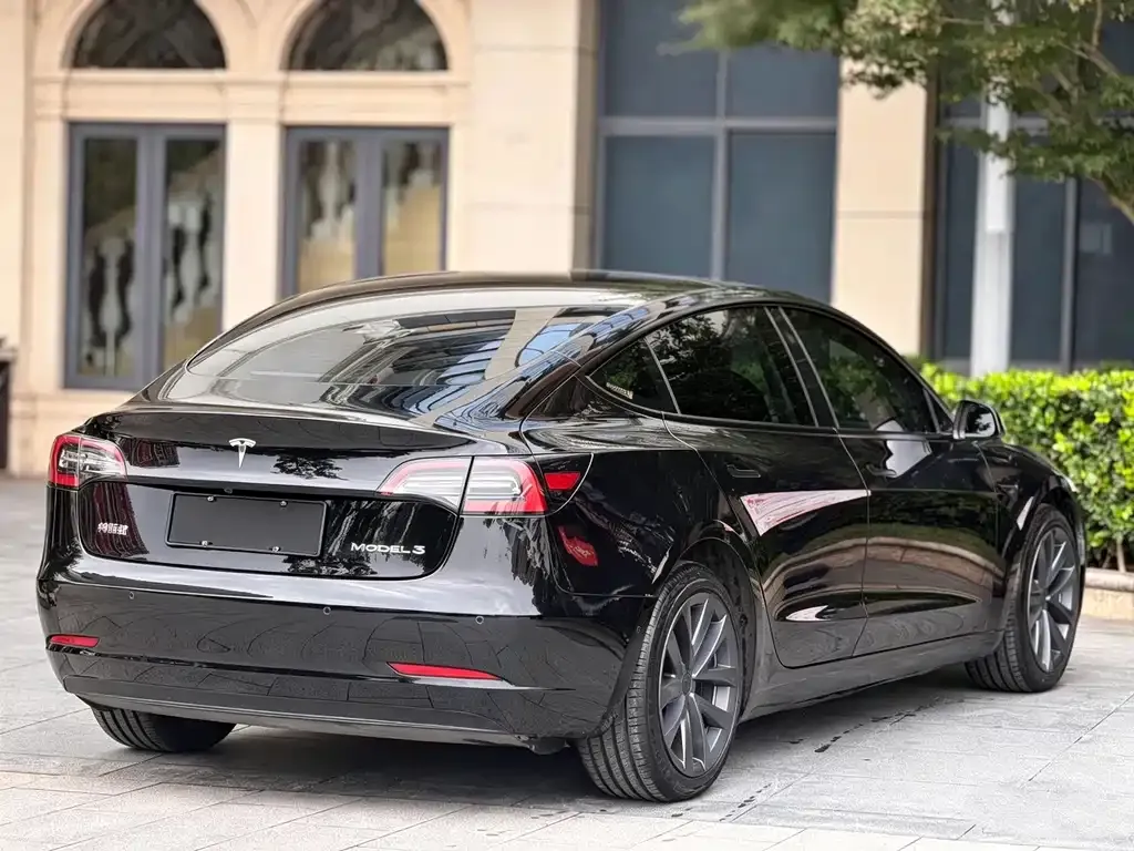 Tesla Model 3 — фото 6