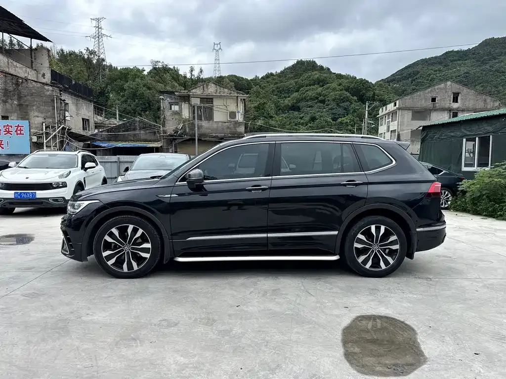 Volkswagen Tiguan L — фото 6