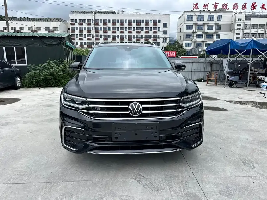 Volkswagen Tiguan L — фото 10